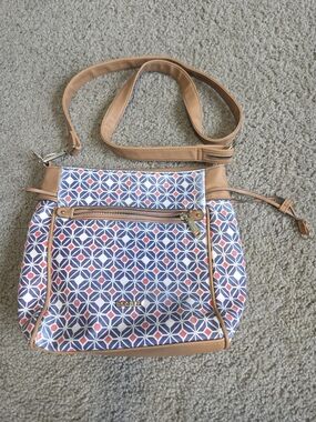 Crossbody Tote in Blue Geometric Print with Tan Trim